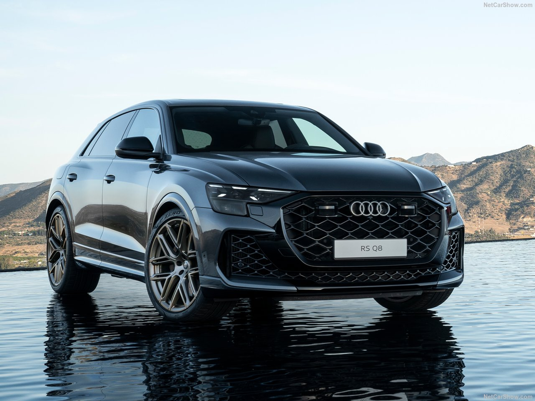 AUDI RS Q8