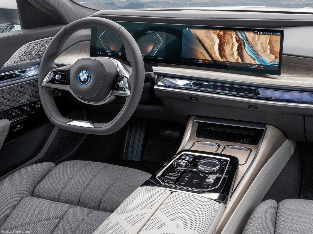 BMW i7