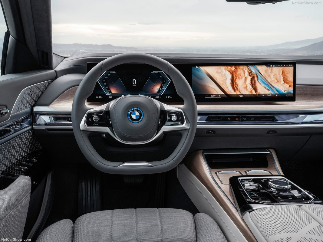 BMW i7