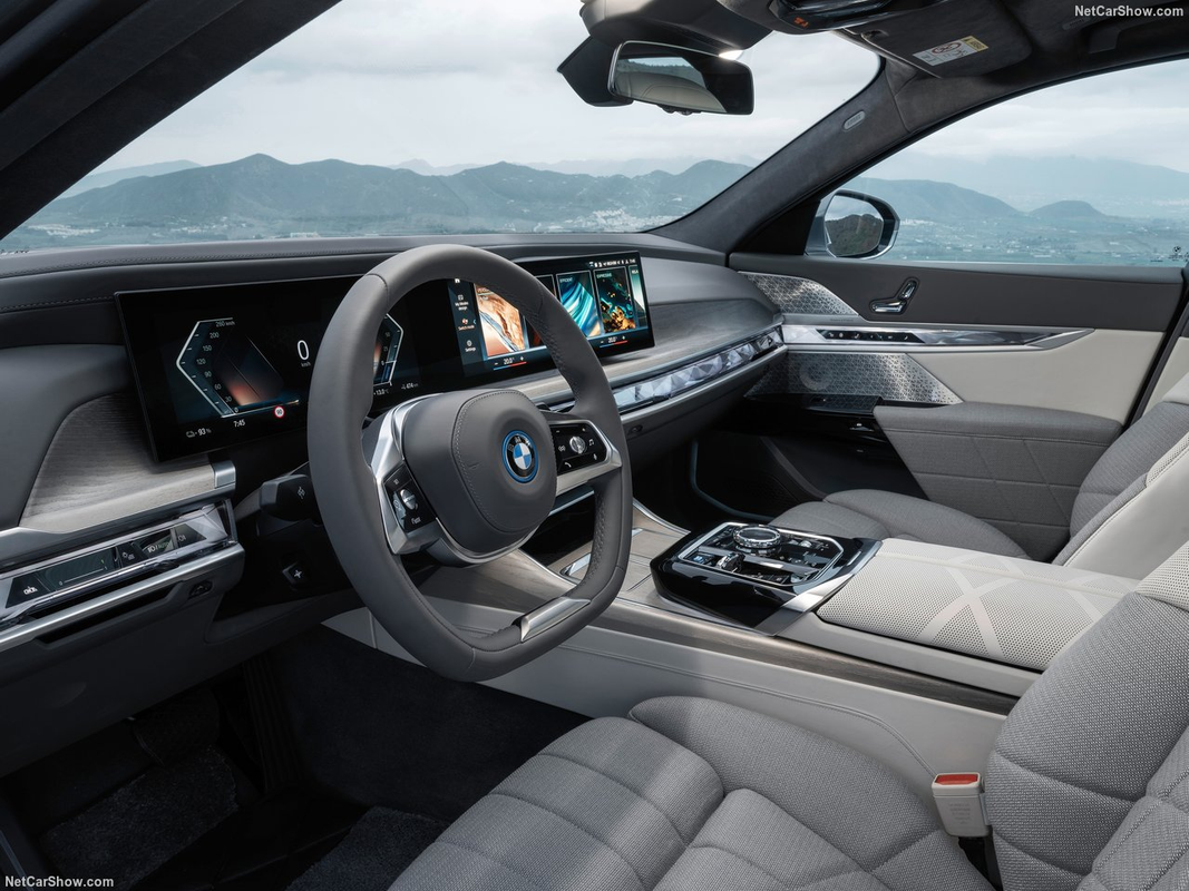 BMW i7