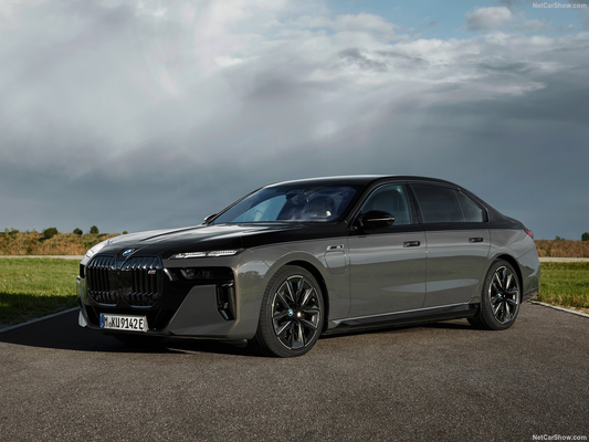 BMW M760e Sedan